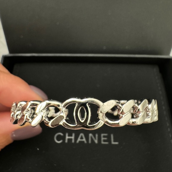 Chanel 22A Metal Silver Tone Chain Cuban Link CC Logo Cuff Bangle Bracelet S - Picture 6 of 11
